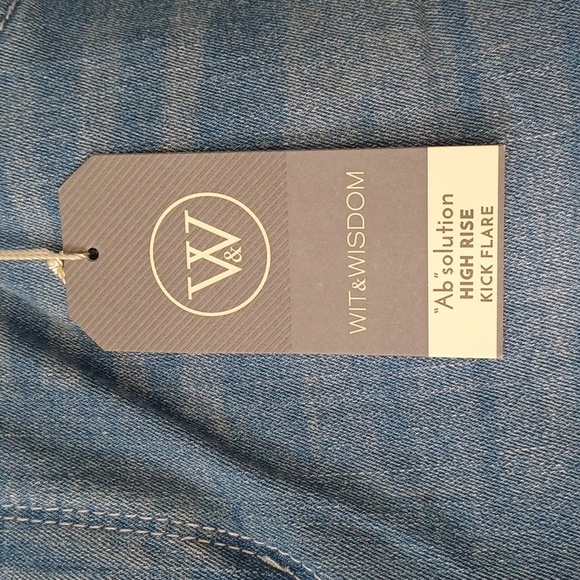 New Jeans High Rise Light Blue Denim Flare Strectchy Curvy 14W, inseam 24 inches - Picture 6 of 9